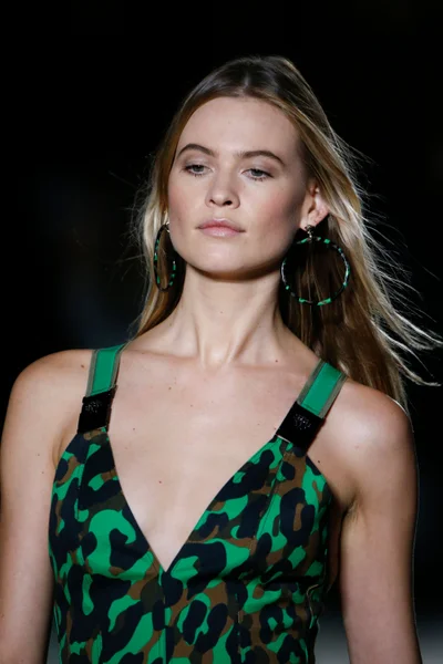 Look 19